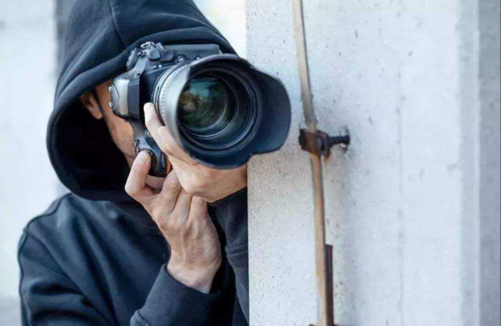 物证和书证比，哪个更容易发现？